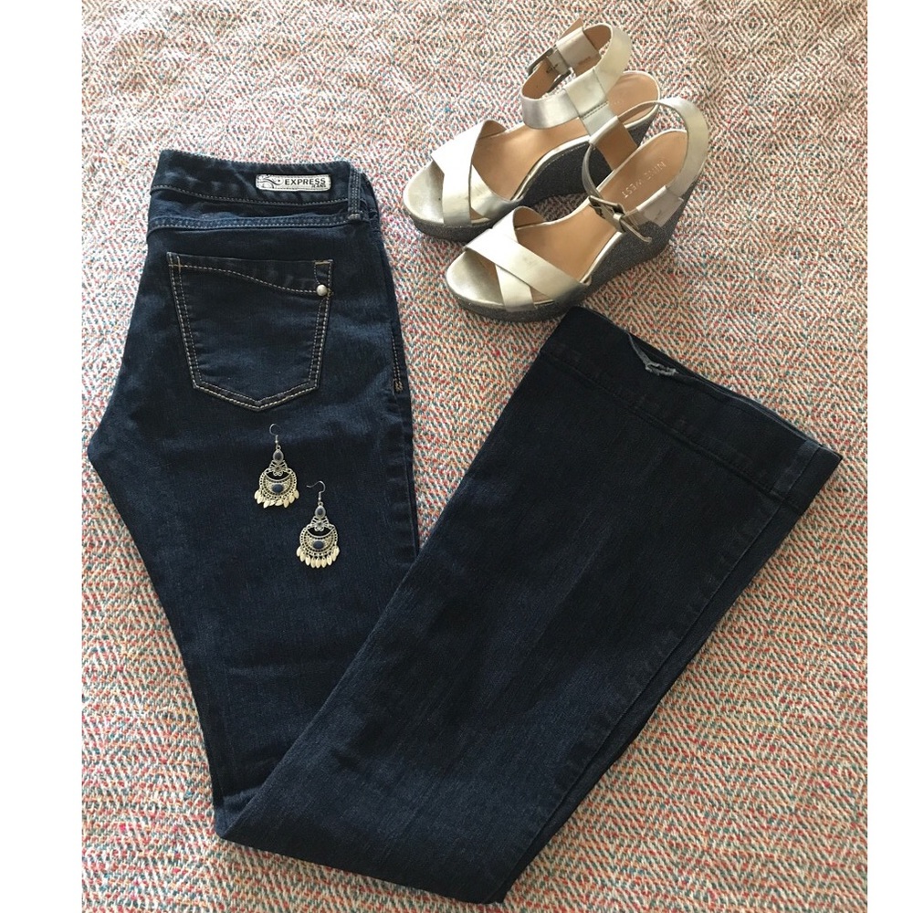 Super cool Dark stretch Express flare jeans!